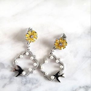 Silver  Daisy&Bird crystal stud earring